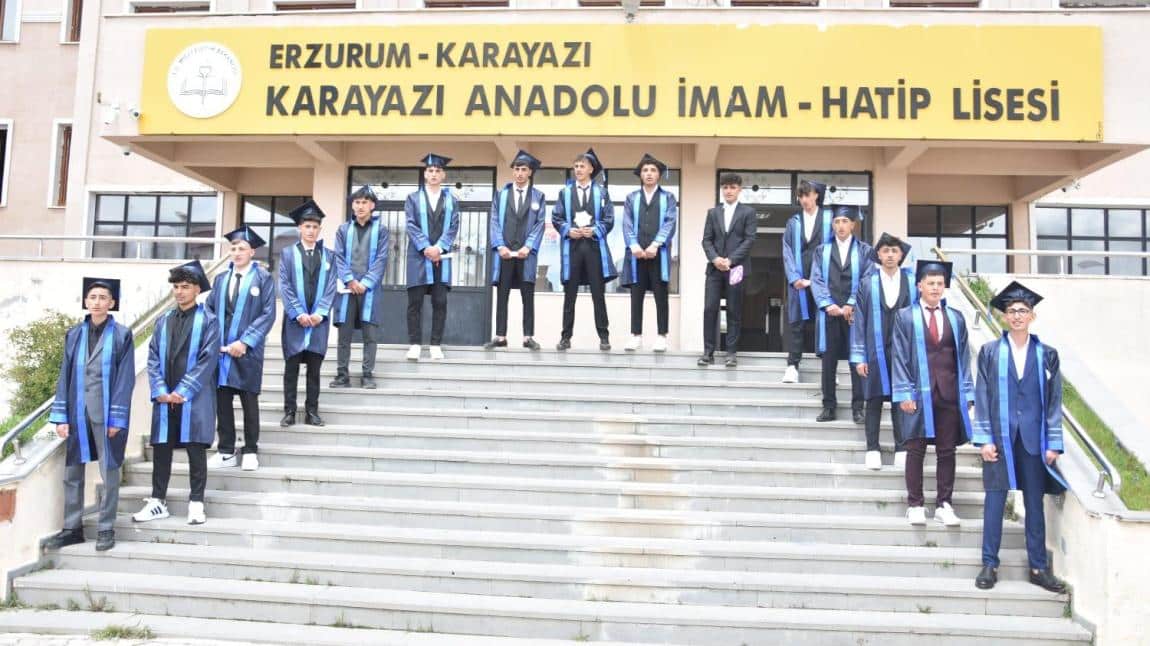 Karayazı Anadolu İmam Hatip Lisesi 2023-2024 Eğitim Öğretim Yılı 12. Sınıf Öğrencileri Mezuniyet Törenleri Yapıldı. Mezun Öğrencilerimize Hayatlarında Başarılar Diliyoruz.